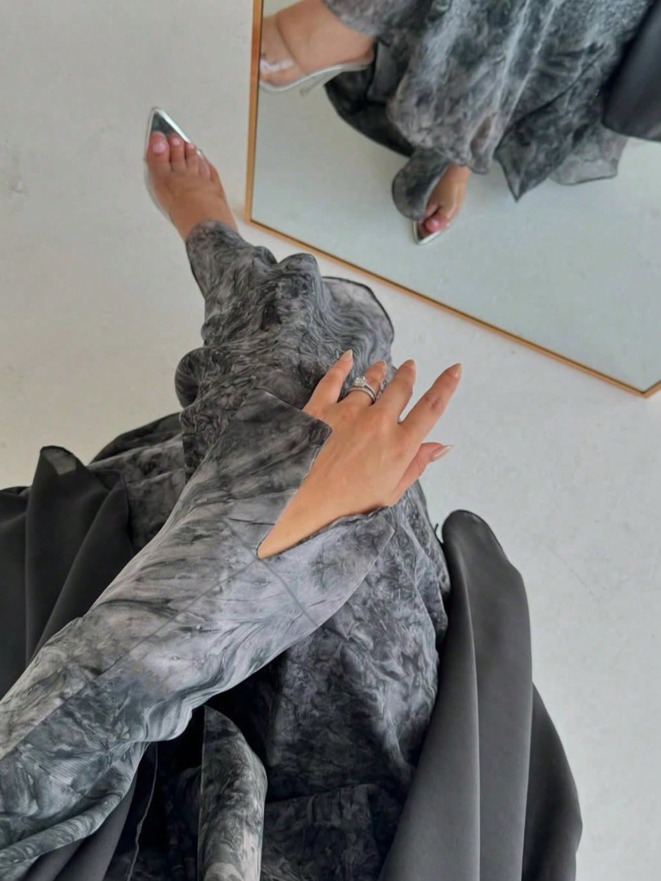 قطعة واحدة من الثوب الطويل ذو الأكمام المفتوحة - الصورة 3